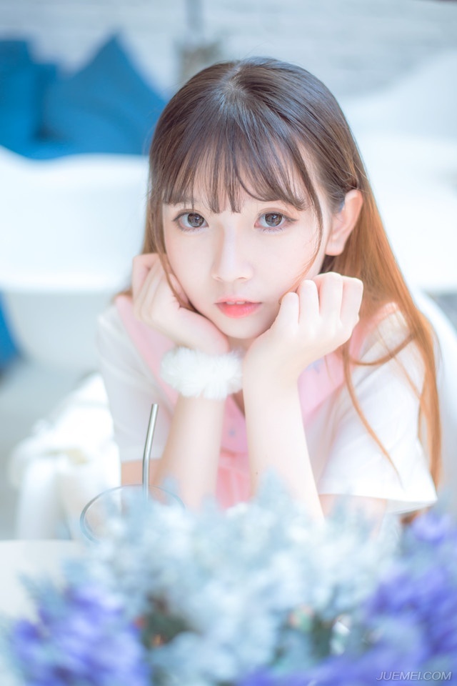 我愿意在父亲母亲丈夫的生命圆环里做最后离世的一个，如果我先去了，而将这份我已尝过的苦杯留给世上的父母，那么我是死不瞑目的，因为我已明白了爱，而我的爱有多深，我的牵挂和不舍便有多长。——三毛《梦里花落知多少》